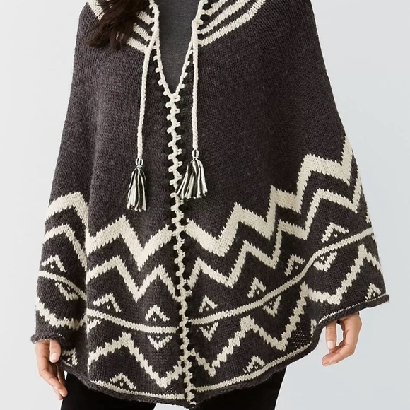 J. Jill Jacquard Poncho Cape Black and White Geometric Pattern OS - Picture 11 of 15